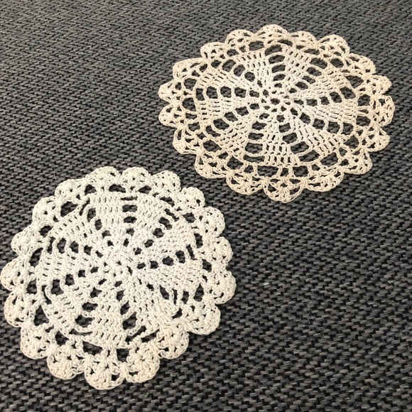 Vintage 1990’s Hand Crafted Crocheted Coasters/Doilies (2). - Picture 2 of 4